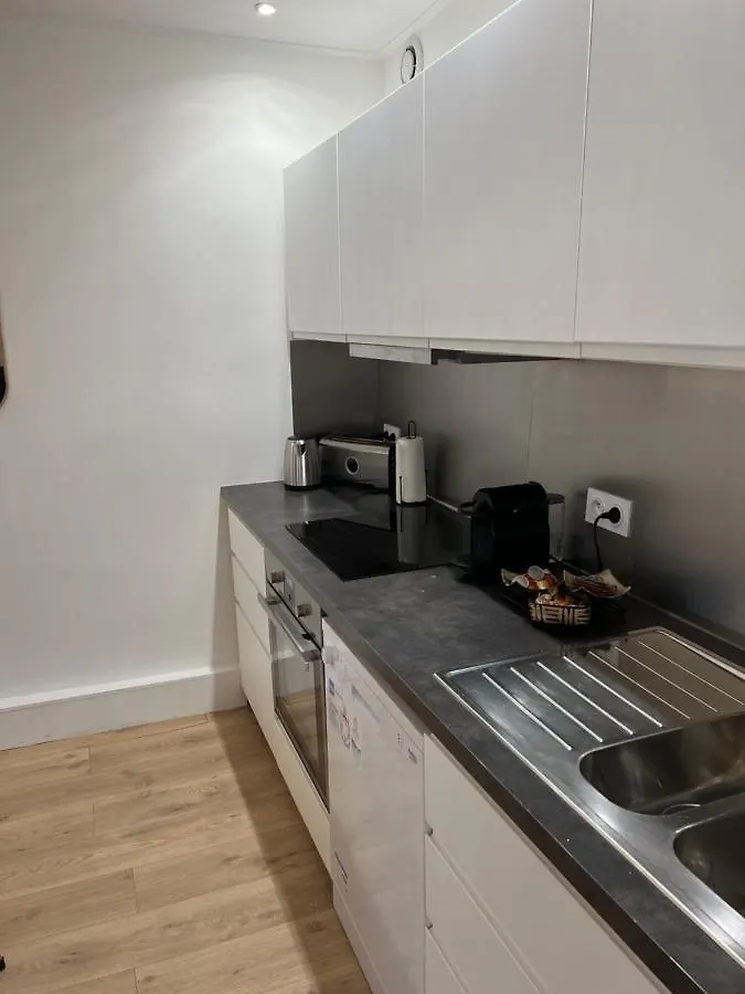 Aparthotel Notre Dame - Stylish Apartment Paris France